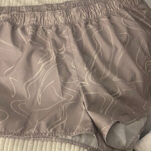 Old Navy Women's Athletic Shorts in Gray Swirl